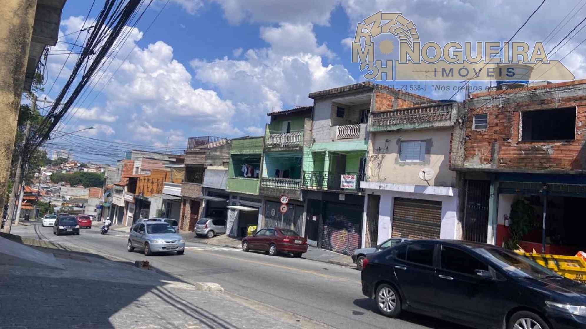 Terreno com 272 m² em avenida comercial