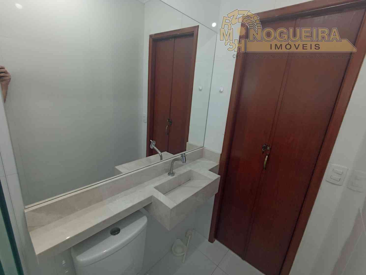 Sobrado com 3 dormitórios sendo 1 suíte - Vila Flórida - Guarulhos