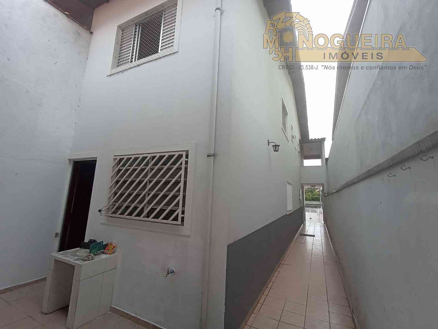 Sobrado com 3 dormitórios sendo 1 suíte - Vila Flórida - Guarulhos