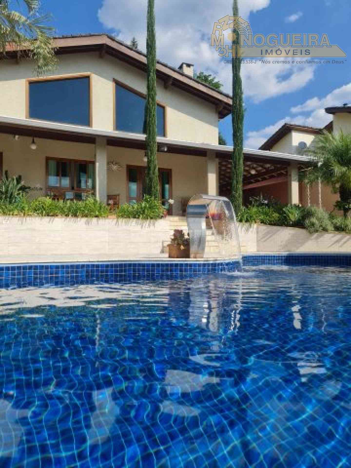 Linda casa em Atibaia