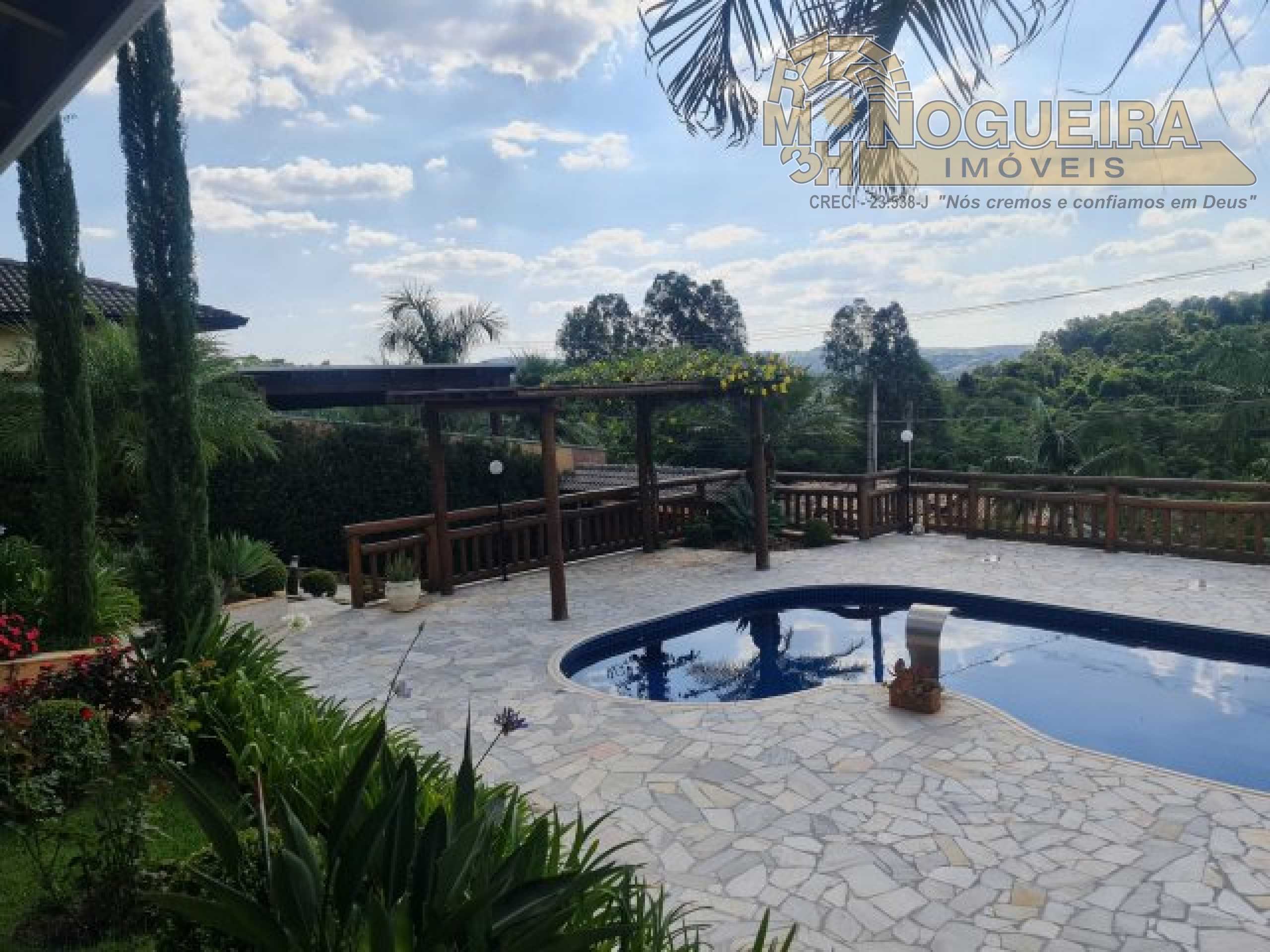 Linda casa em Atibaia