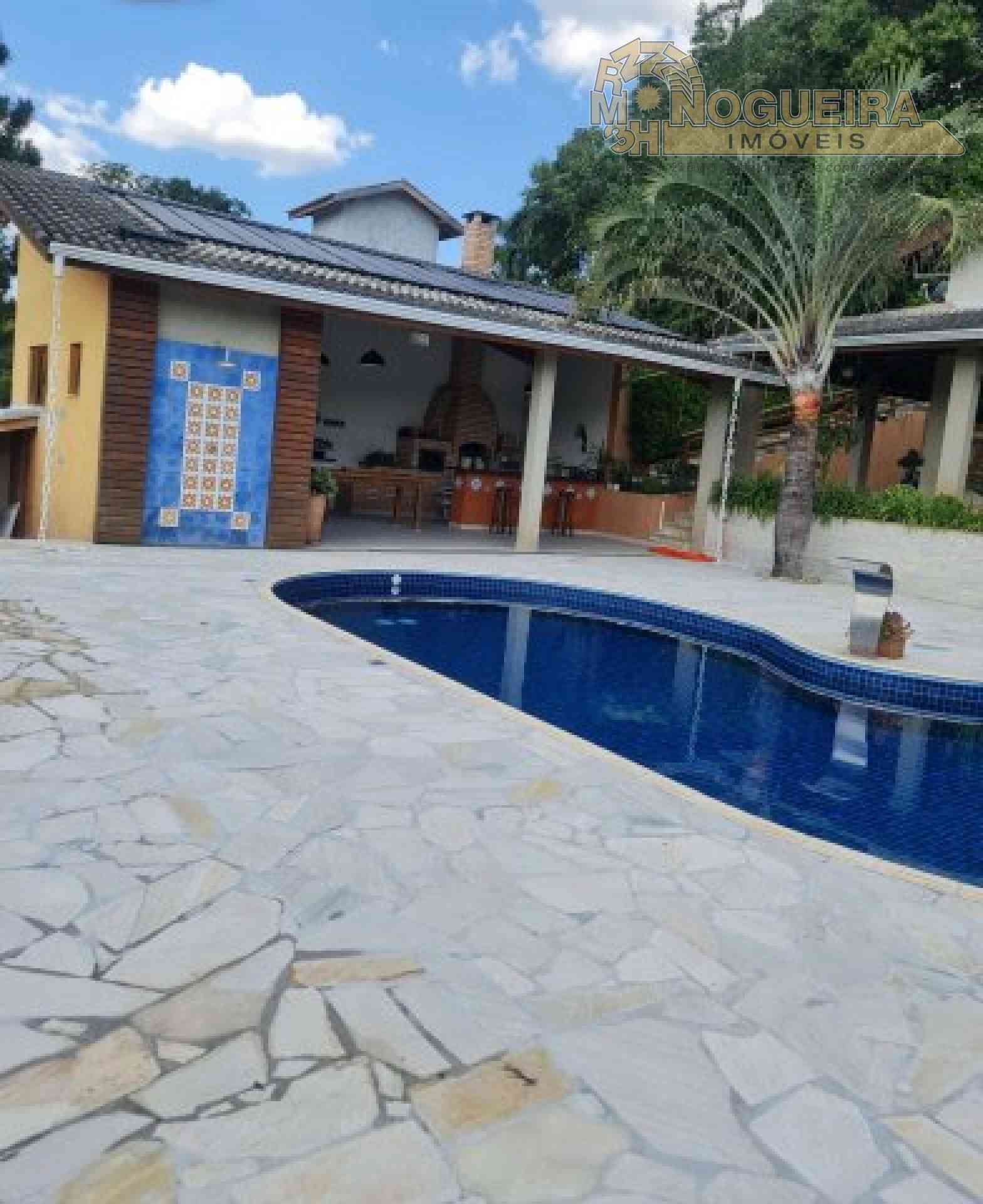 Linda casa em Atibaia