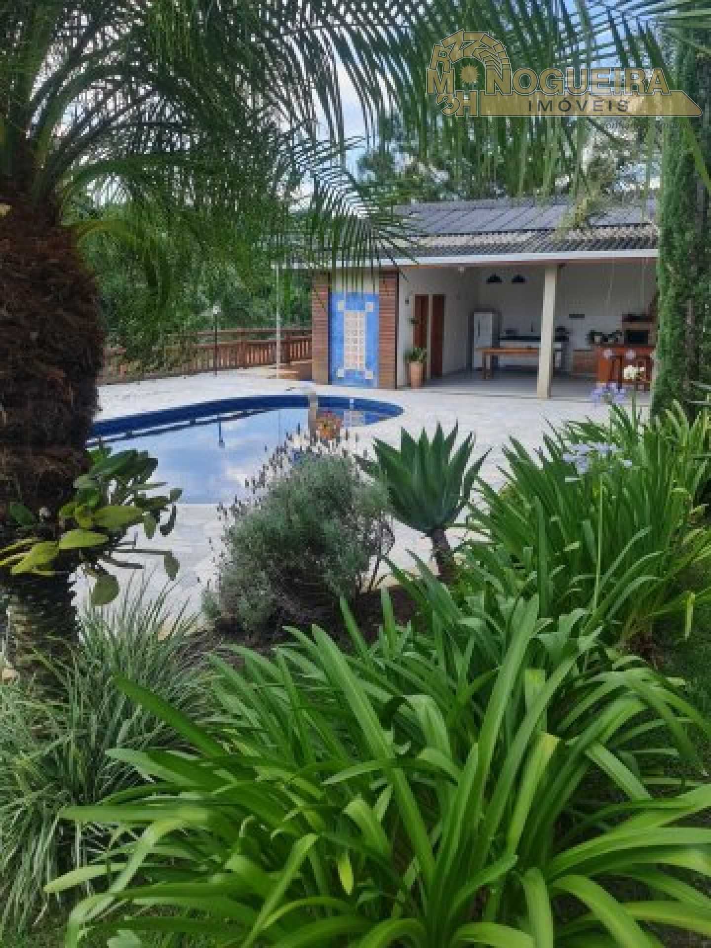 Linda casa em Atibaia