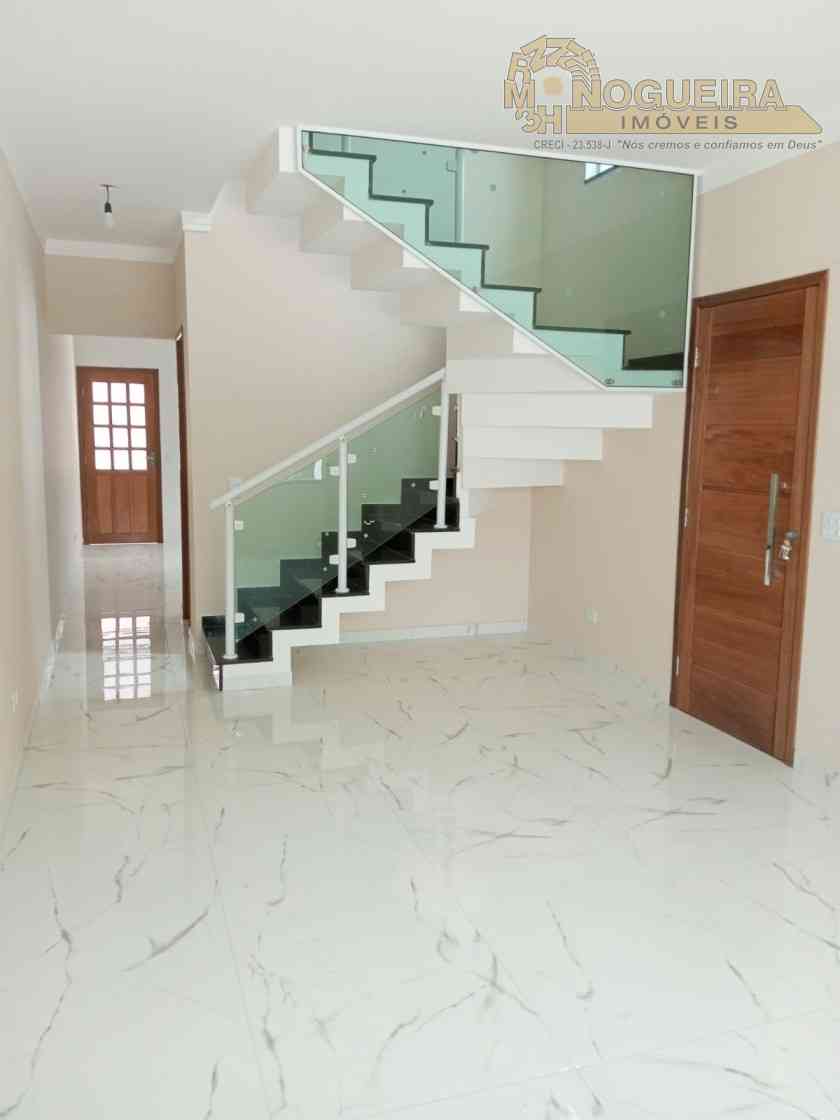 Sobrados Novos com 3 dormitórios sendo 1 suíte - Jardim Santa cecilia