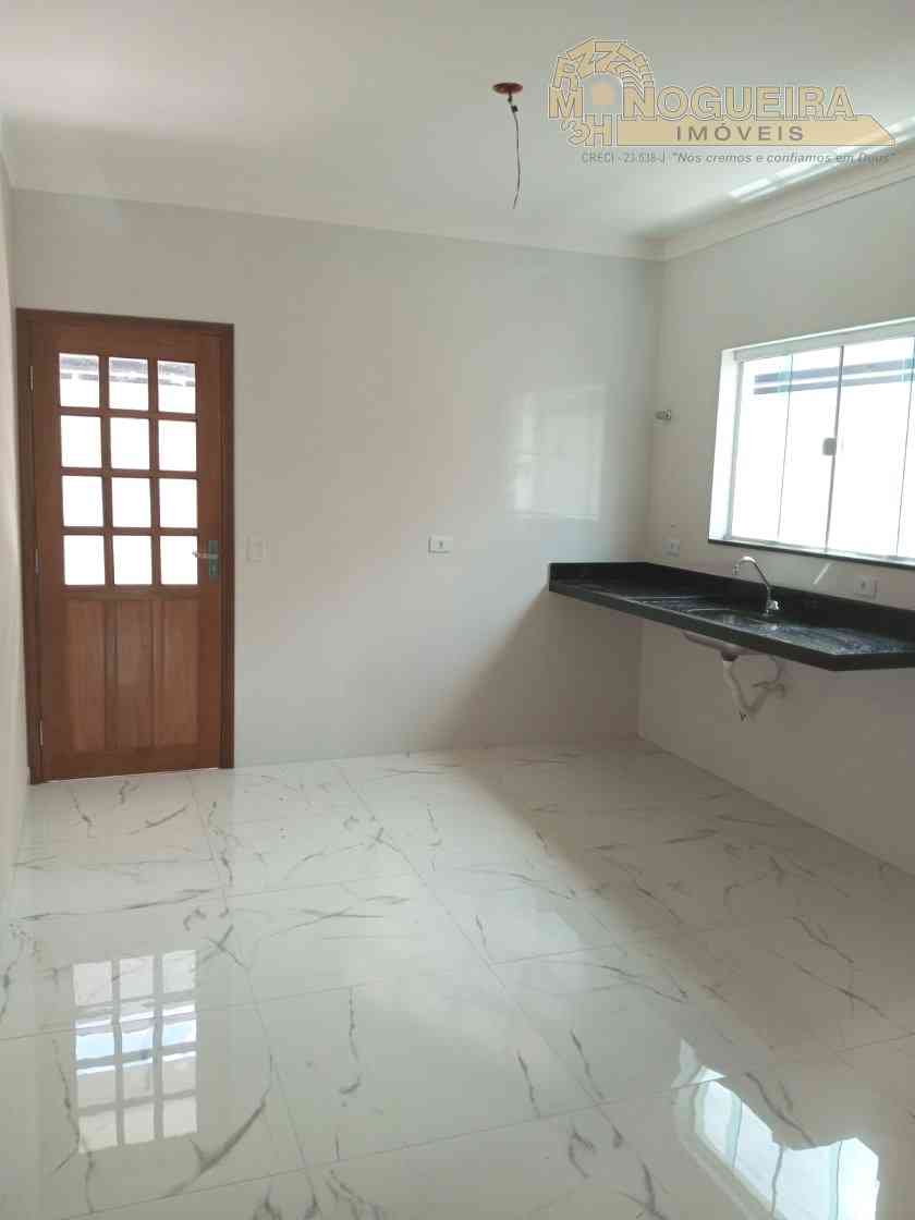 Sobrados Novos com 3 dormitórios sendo 1 suíte - Jardim Santa cecilia