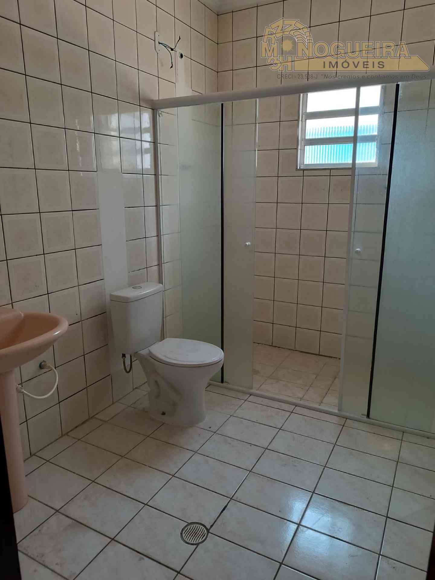 Sobrado no Jd. Toscana com salão