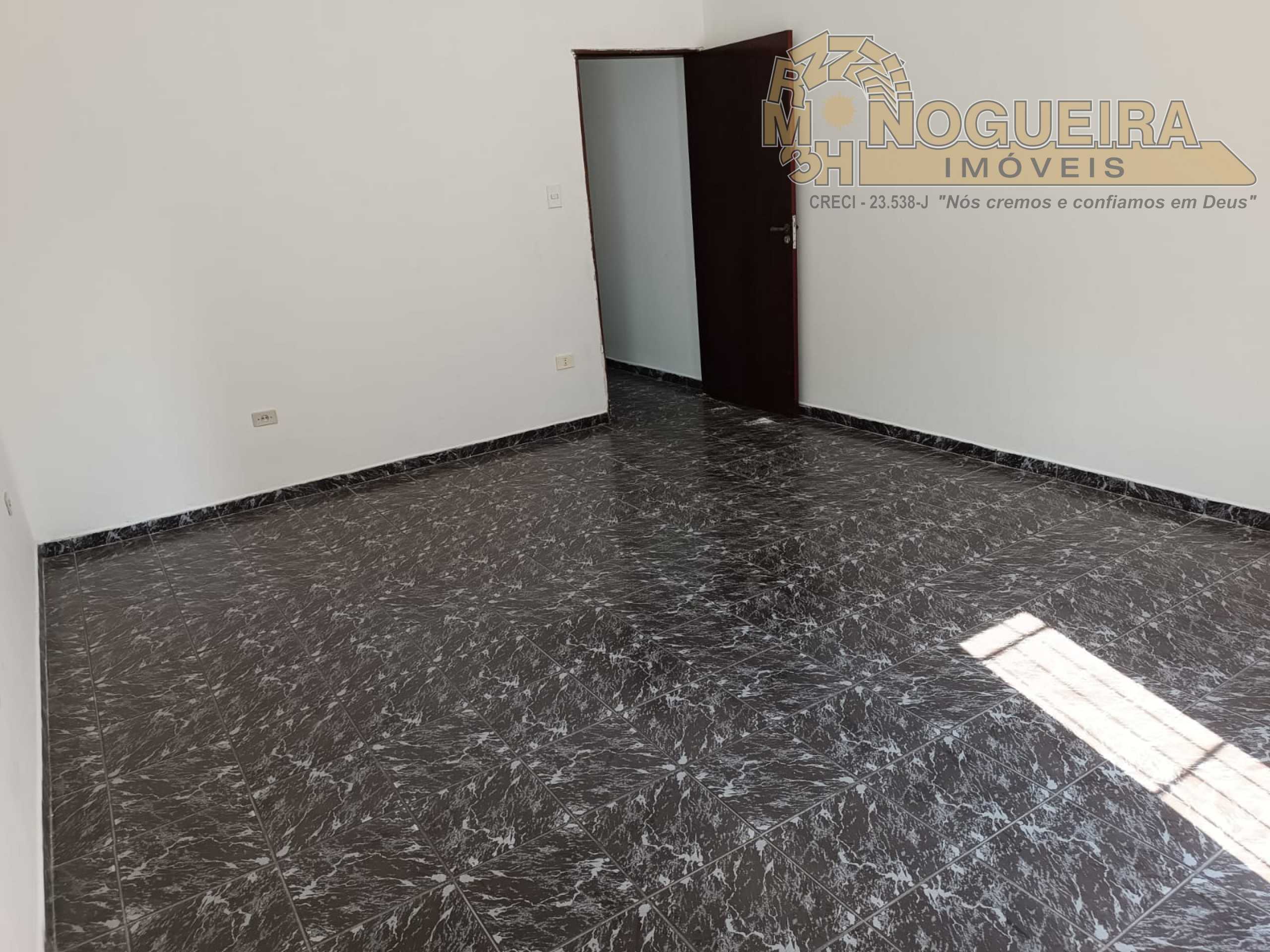 Sobrado no Jd. Toscana com salão