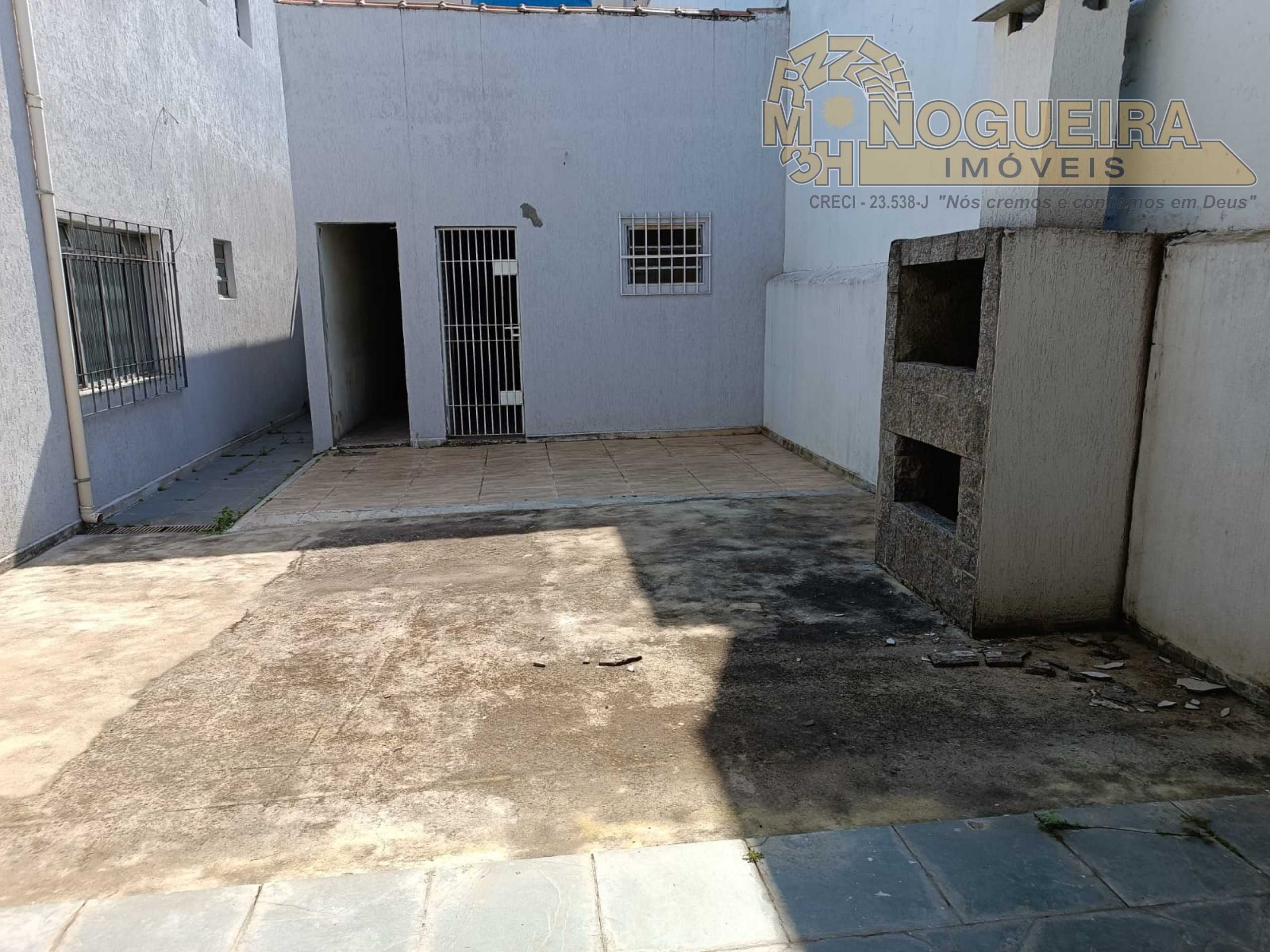 Sobrado no Jd. Toscana com salão