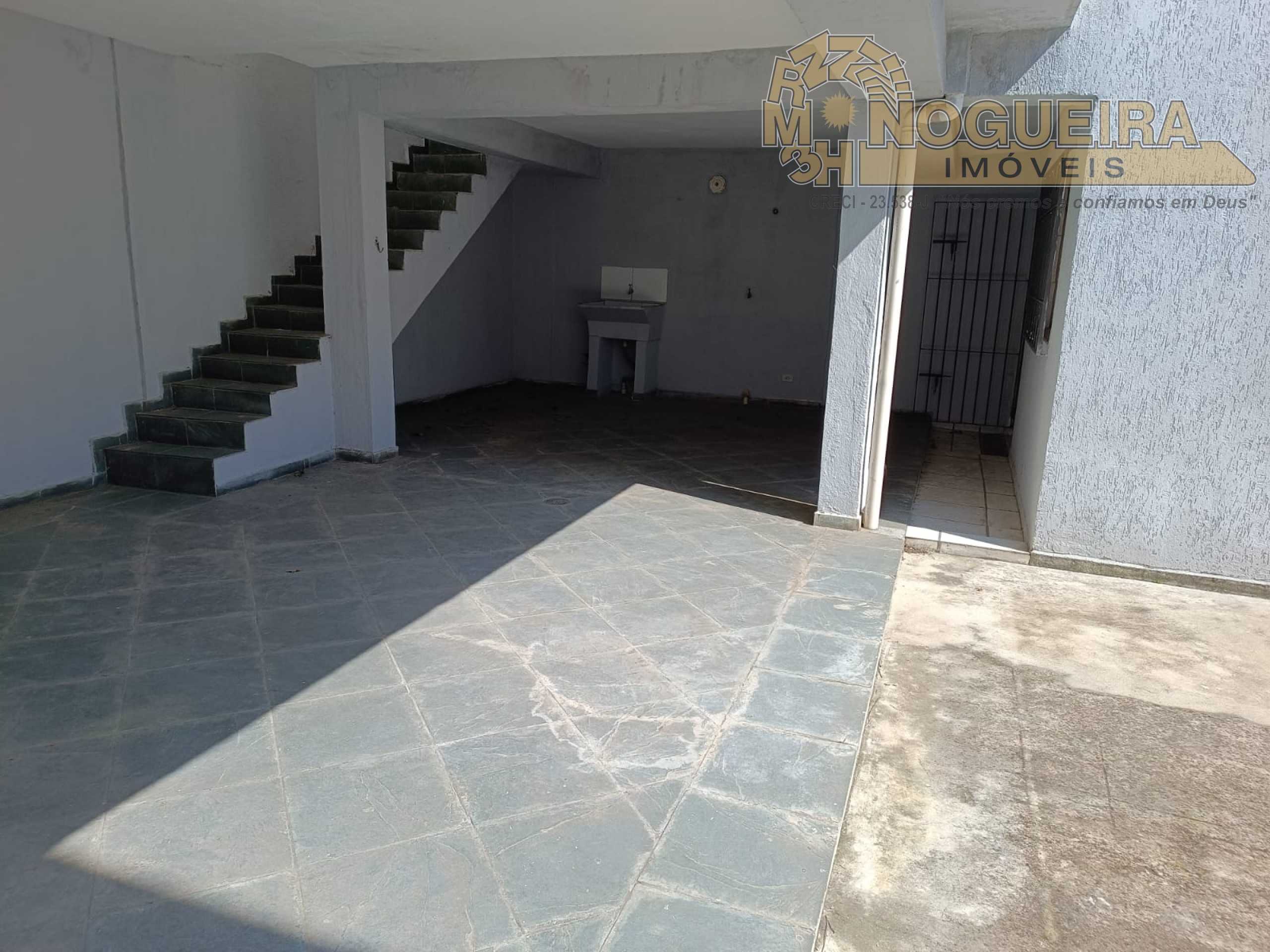 Sobrado no Jd. Toscana com salão