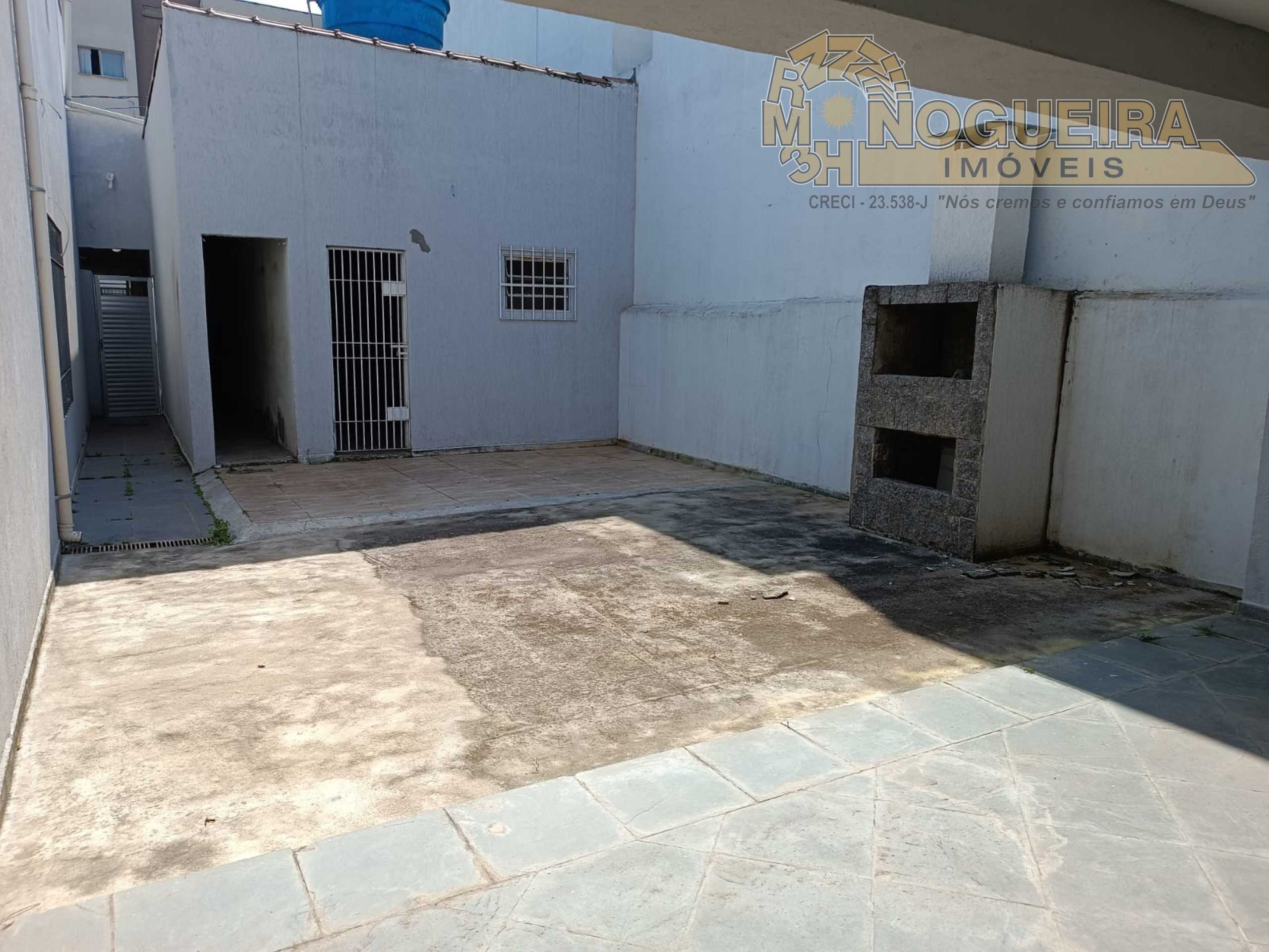 Sobrado no Jd. Toscana com salão