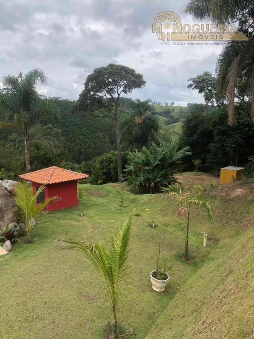 Chacará com 2500 m2 em Guararema