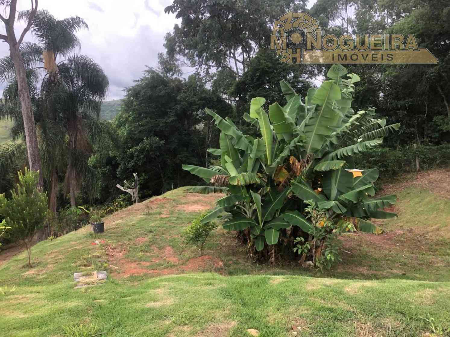 Chacará com 2500 m2 em Guararema