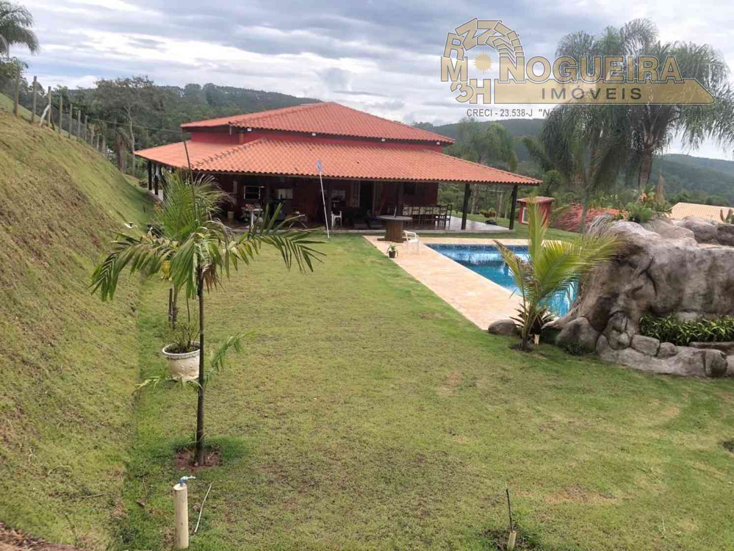 Chacará com 2500 m2 em Guararema