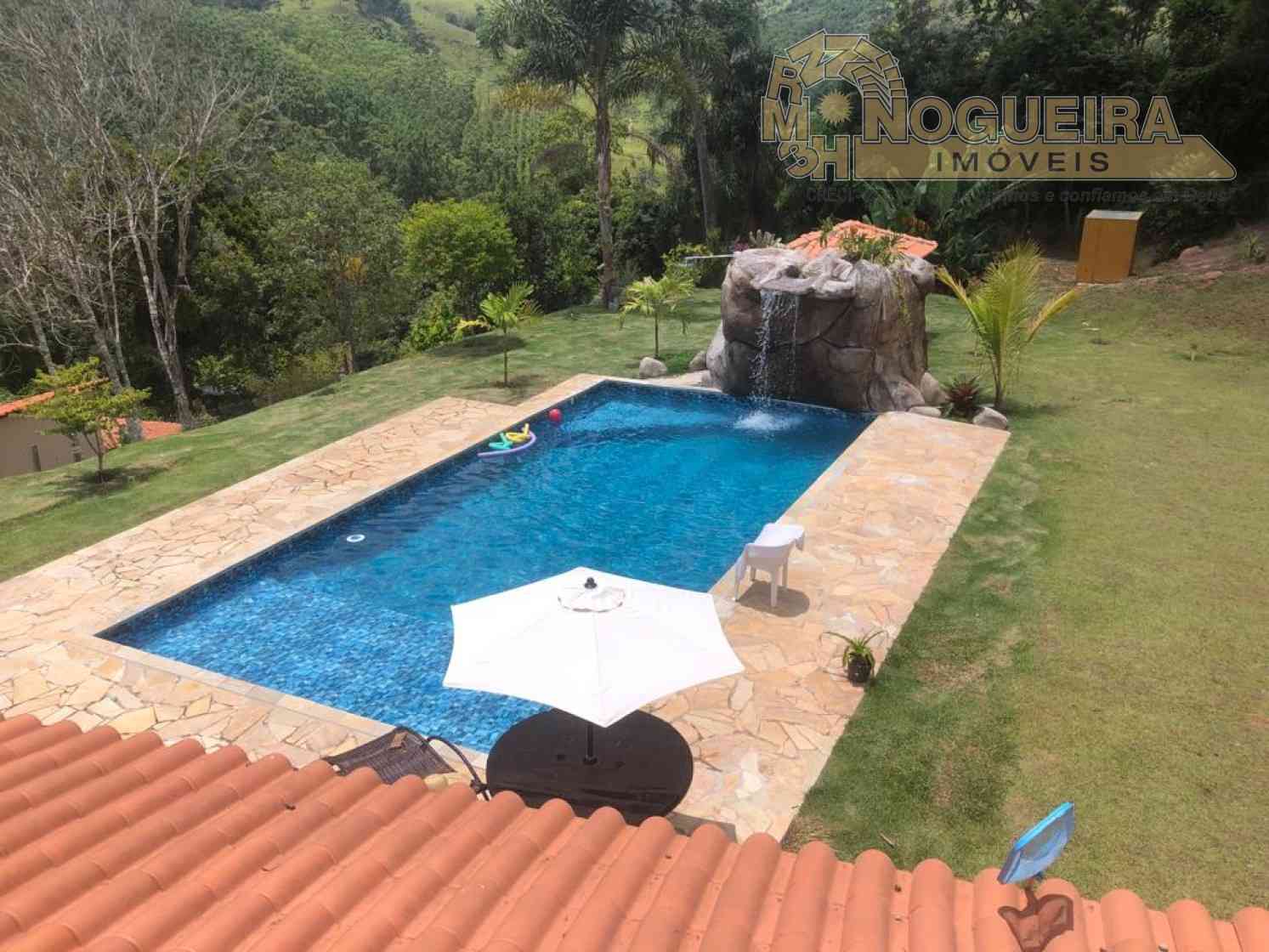 Chacará com 2500 m2 em Guararema