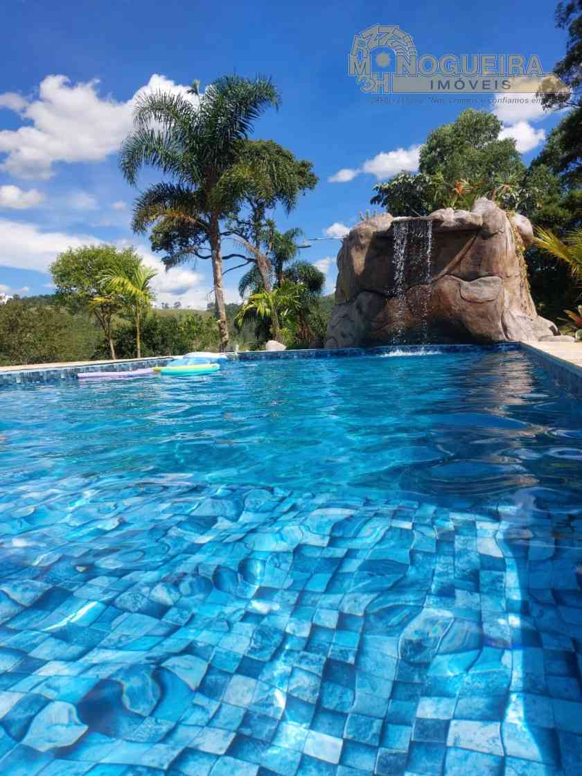 Chacará com 2500 m2 em Guararema