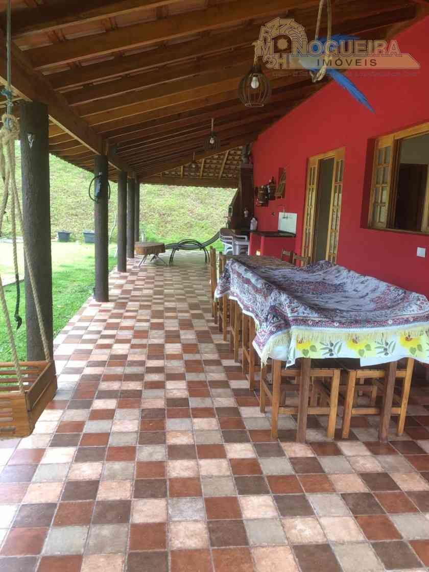 Chacará com 2500 m2 em Guararema