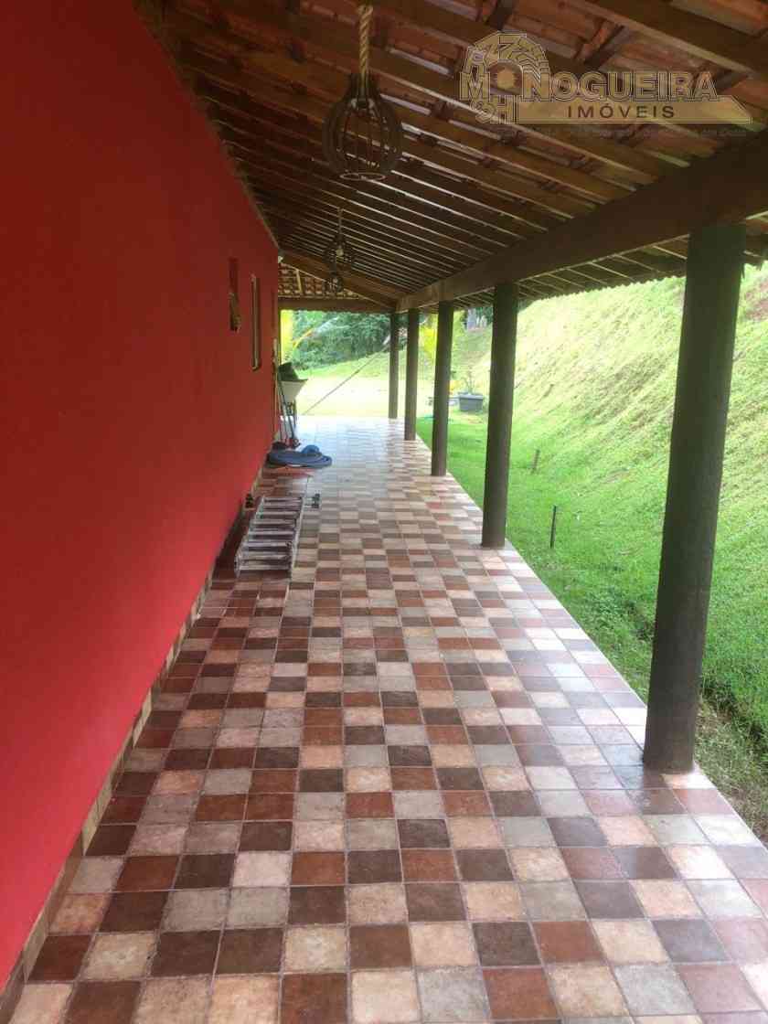 Chacará com 2500 m2 em Guararema