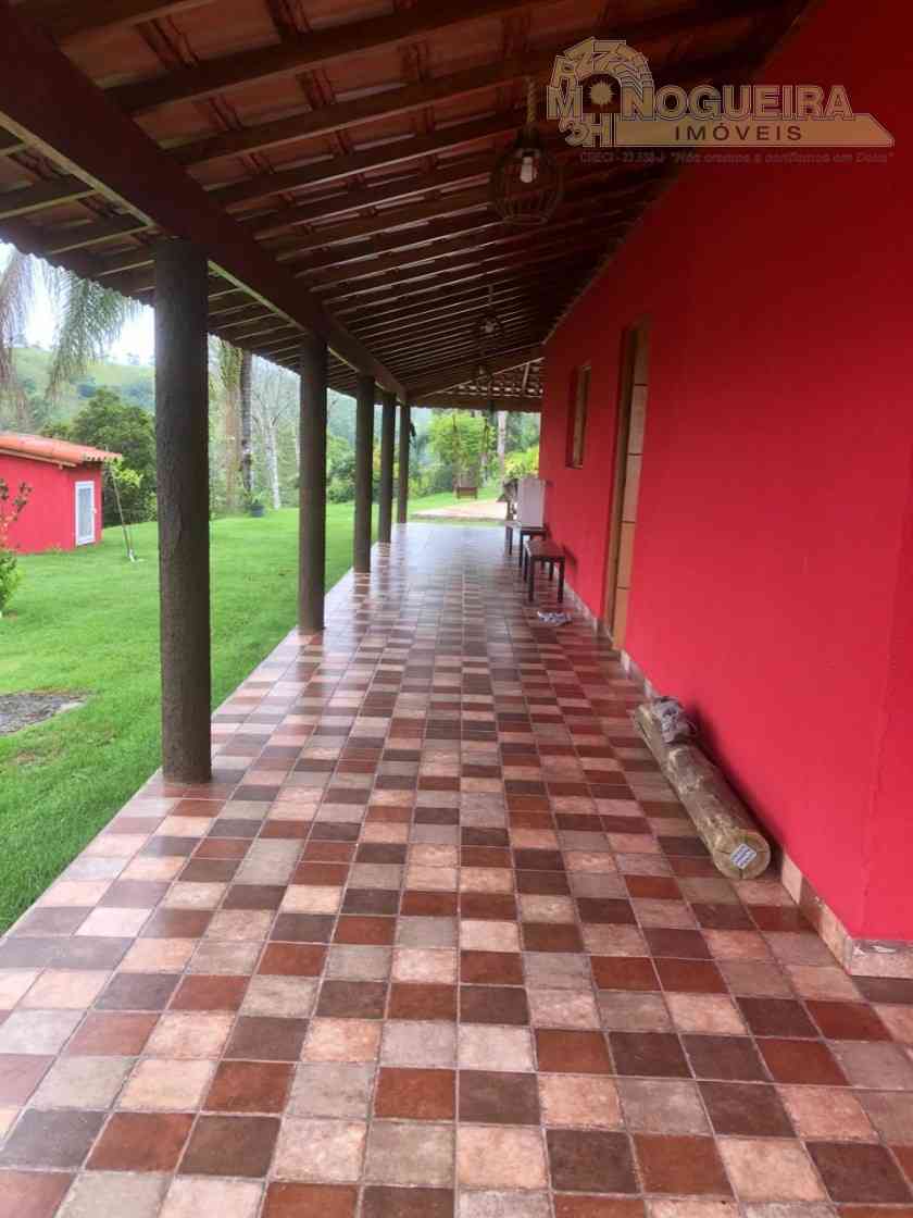 Chacará com 2500 m2 em Guararema