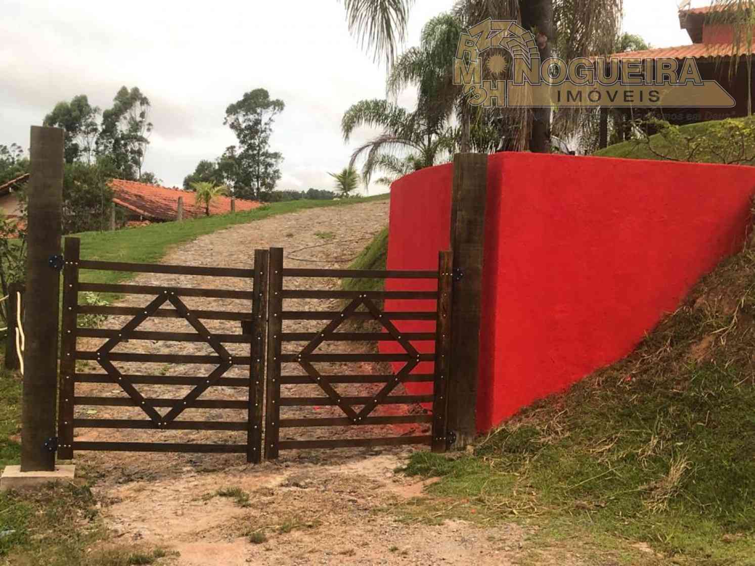 Chacará com 2500 m2 em Guararema