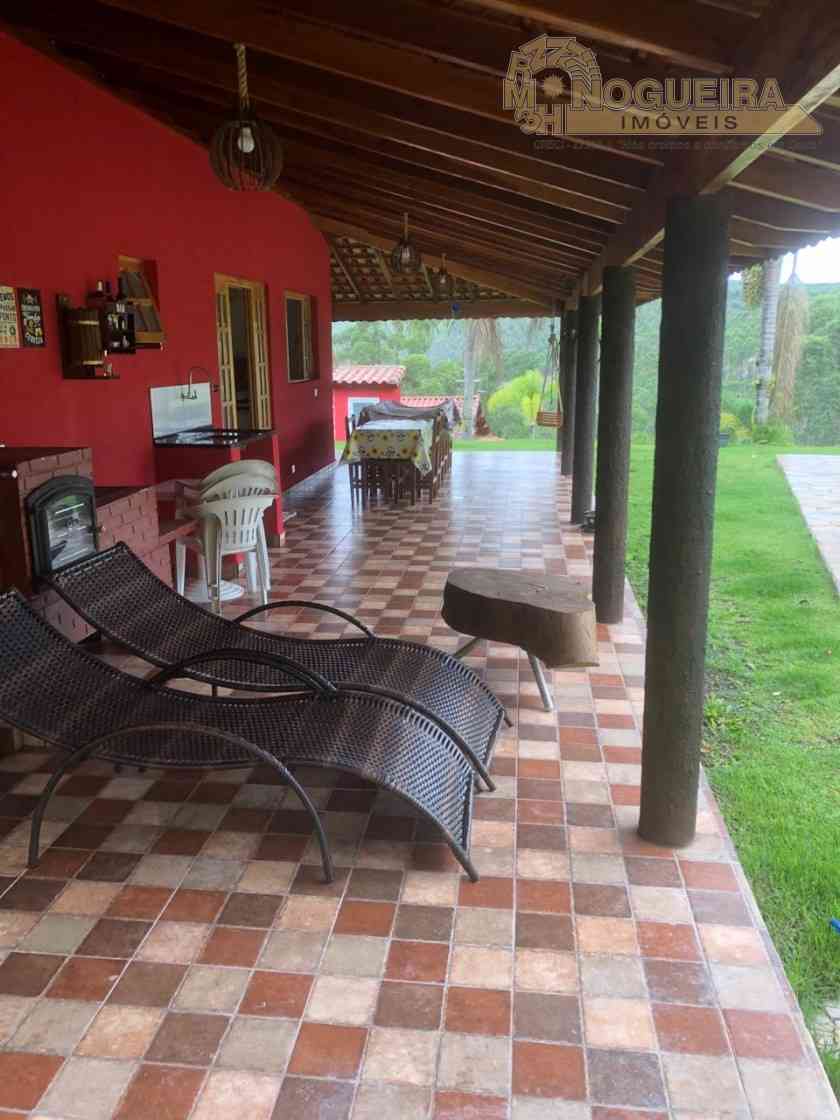 Chacará com 2500 m2 em Guararema