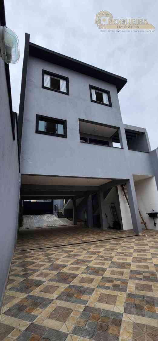 Sobrado novo  na Vila Carmela