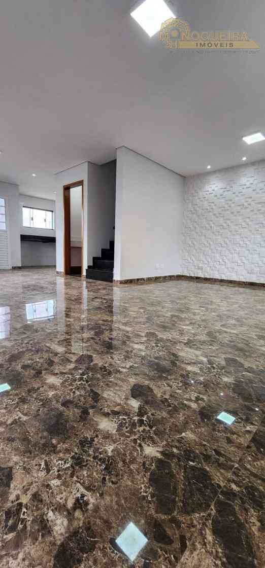 Sobrado novo  na Vila Carmela