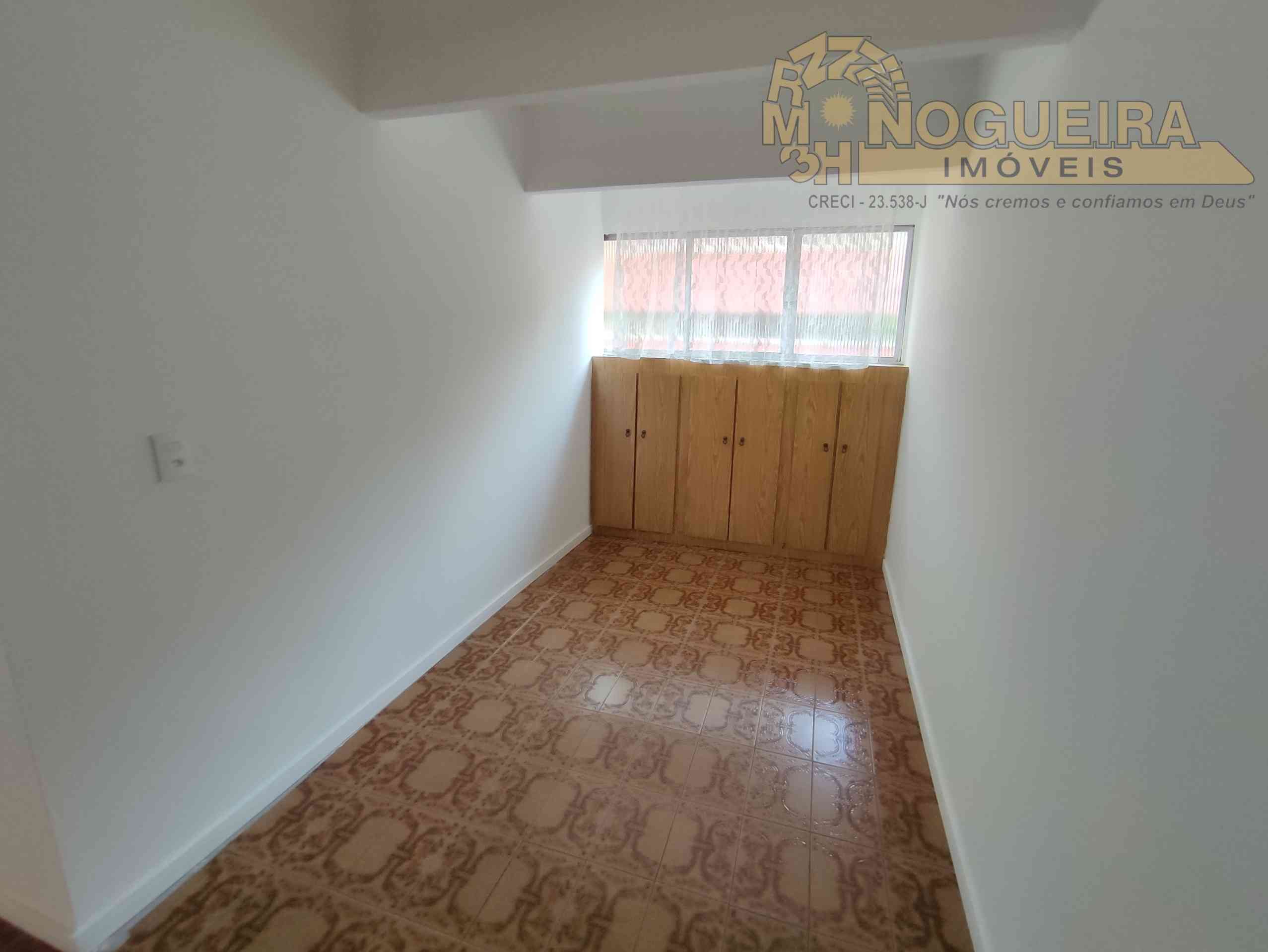 Ótimo Apartamento Condomínio São Paulo - Primeiro Andar.