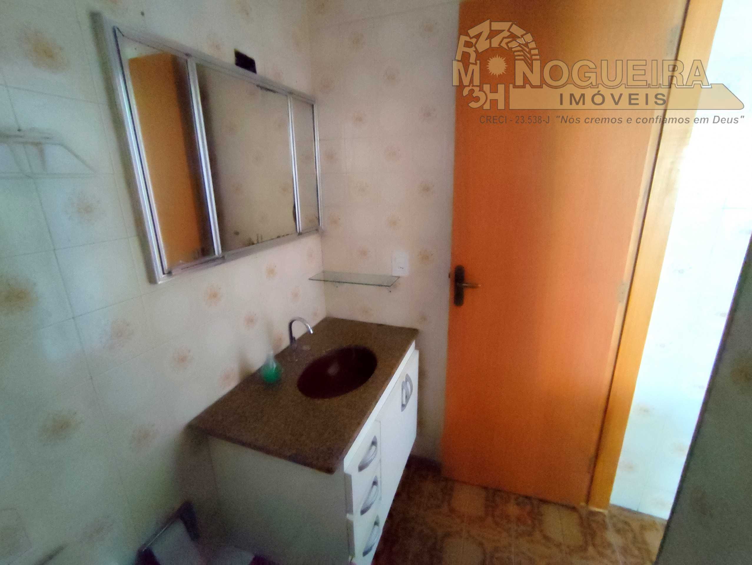 Ótimo Apartamento Condomínio São Paulo - Primeiro Andar.