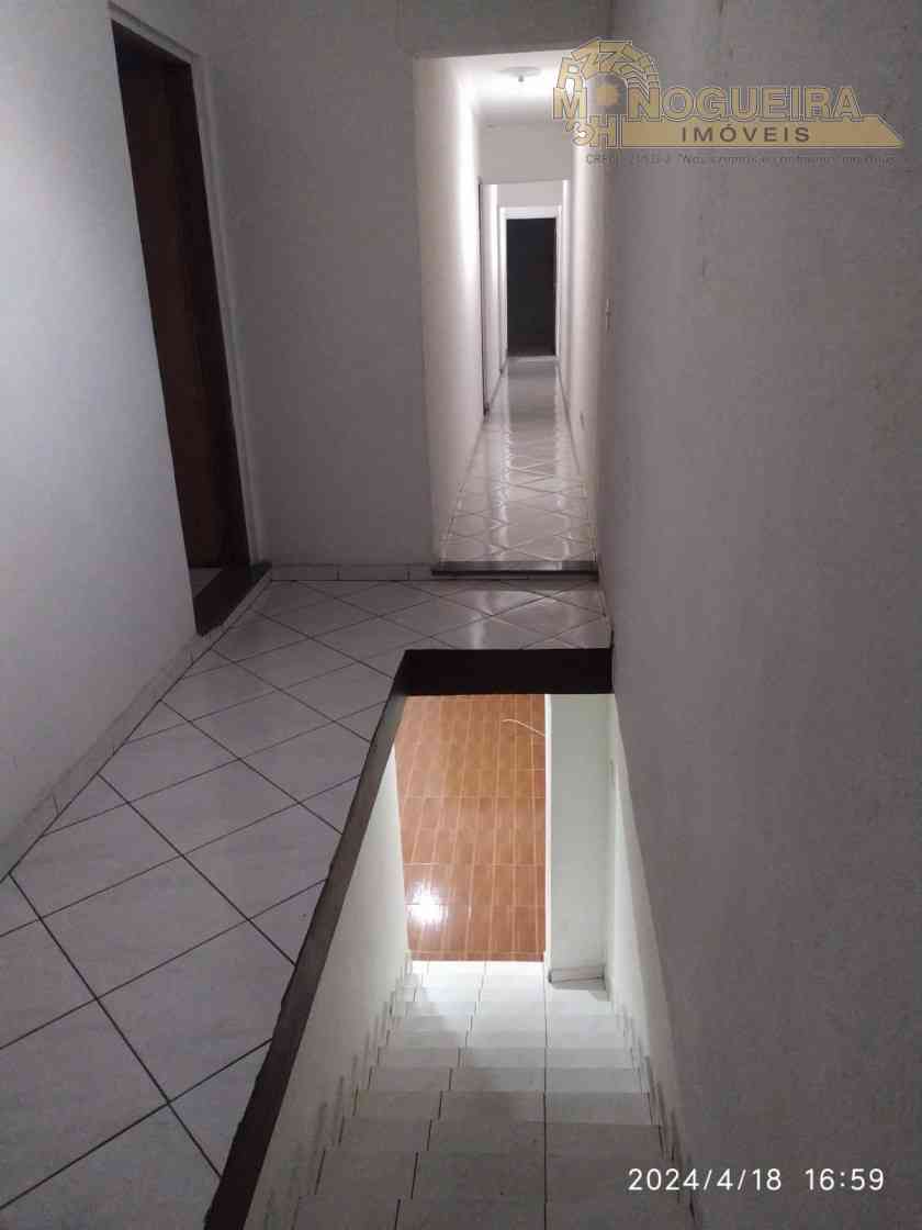 Sobrado no Parque Uirapuru com 4 dormts sendo 1 suíte, 2 vagas