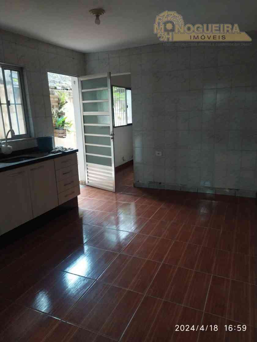 Sobrado no Parque Uirapuru com 4 dormts sendo 1 suíte, 2 vagas