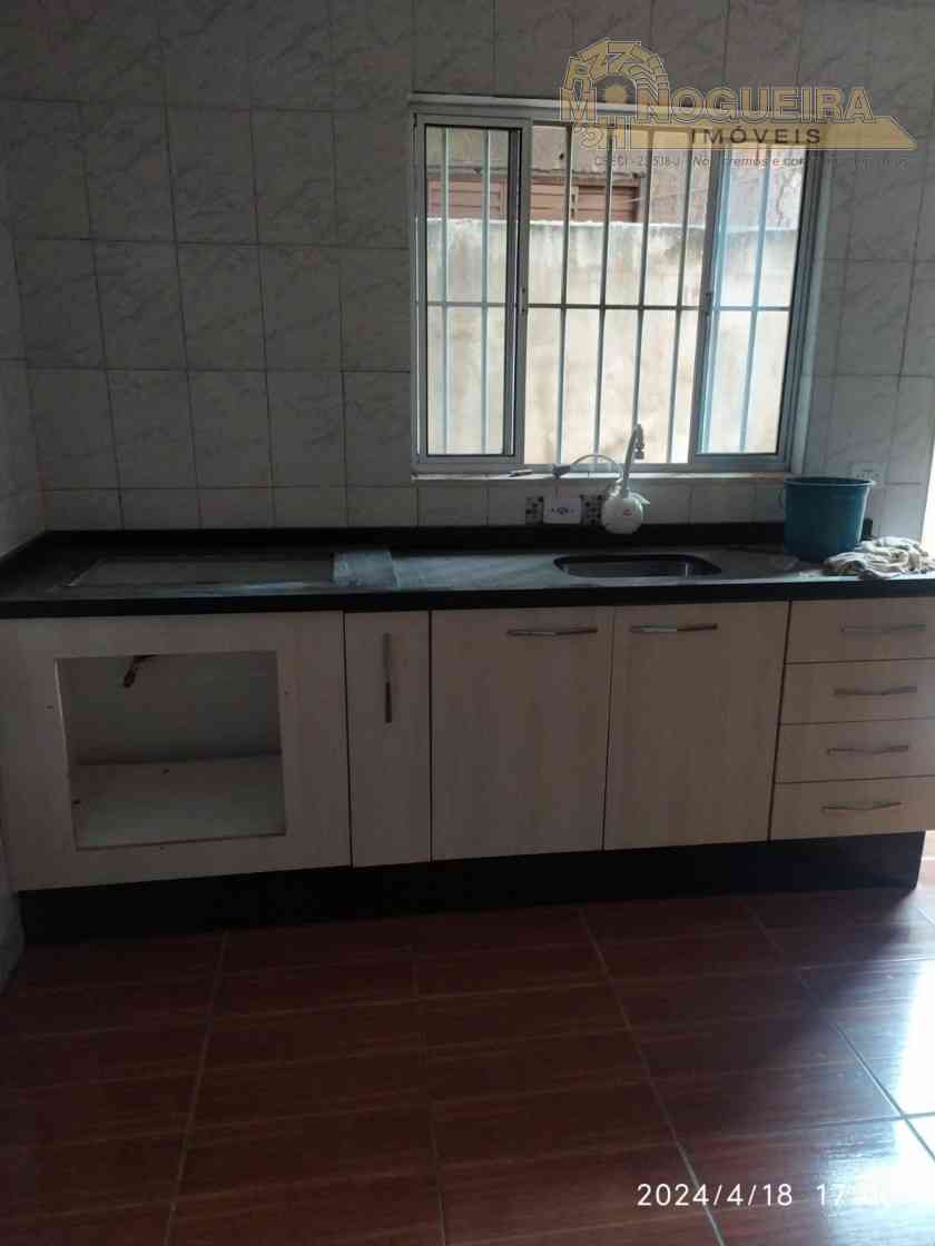 Sobrado no Parque Uirapuru com 4 dormts sendo 1 suíte, 2 vagas