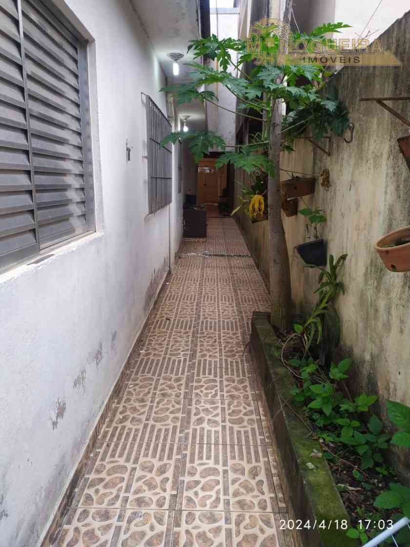 Sobrado no Parque Uirapuru com 4 dormts sendo 1 suíte, 2 vagas