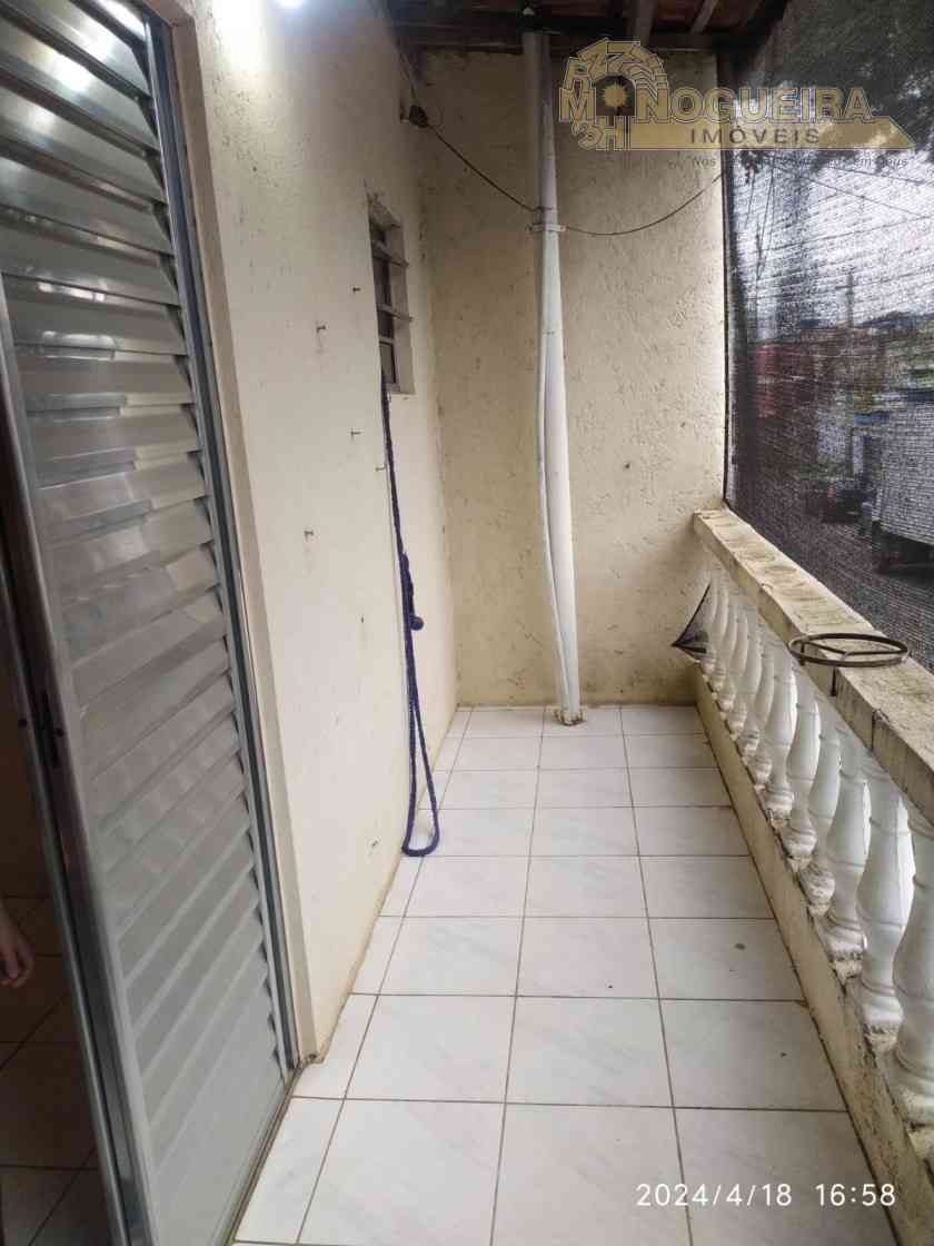 Sobrado no Parque Uirapuru com 4 dormts sendo 1 suíte, 2 vagas