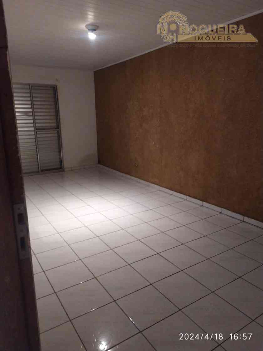 Sobrado no Parque Uirapuru com 4 dormts sendo 1 suíte, 2 vagas