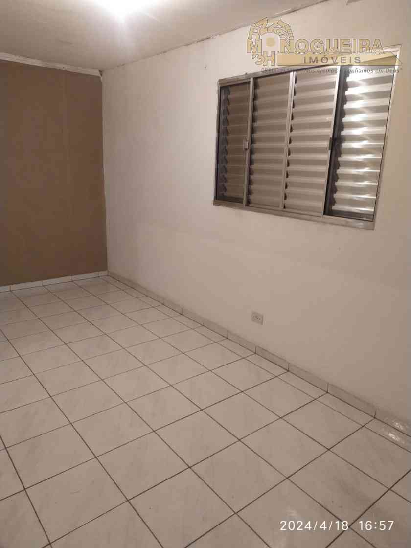 Sobrado no Parque Uirapuru com 4 dormts sendo 1 suíte, 2 vagas