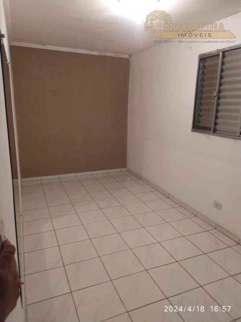 Sobrado no Parque Uirapuru com 4 dormts sendo 1 suíte, 2 vagas