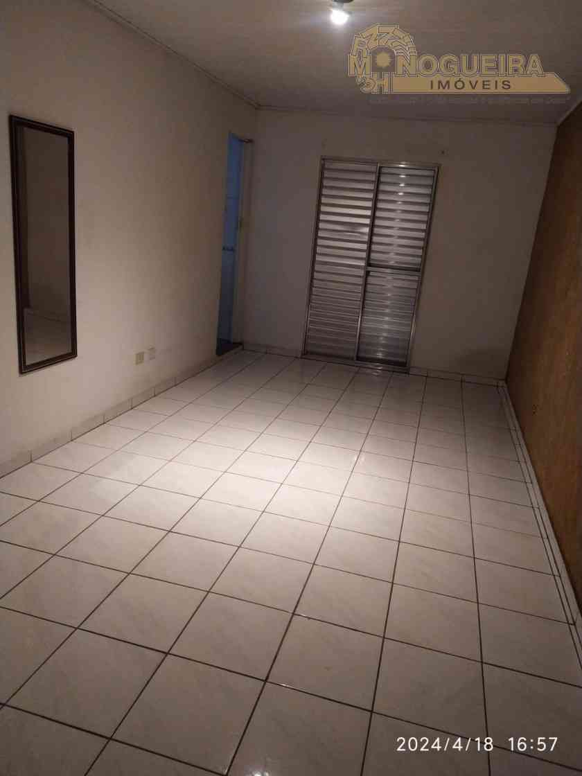 Sobrado no Parque Uirapuru com 4 dormts sendo 1 suíte, 2 vagas