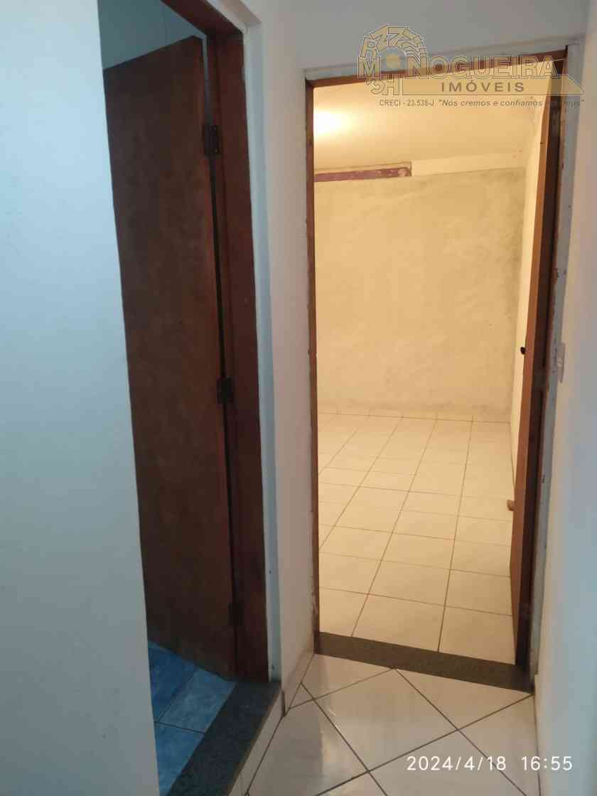 Sobrado no Parque Uirapuru com 4 dormts sendo 1 suíte, 2 vagas