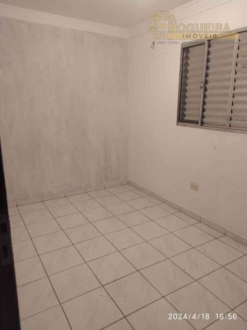 Sobrado no Parque Uirapuru com 4 dormts sendo 1 suíte, 2 vagas