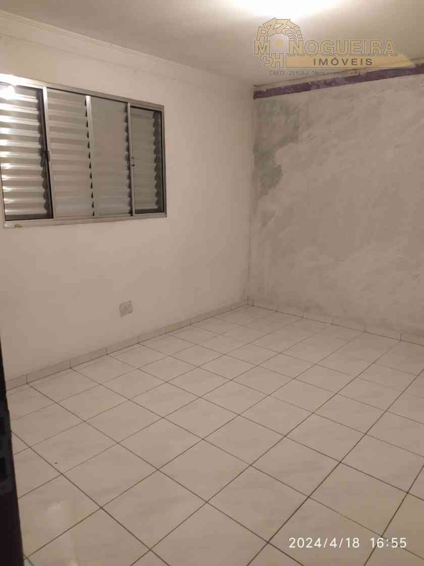 Sobrado no Parque Uirapuru com 4 dormts sendo 1 suíte, 2 vagas