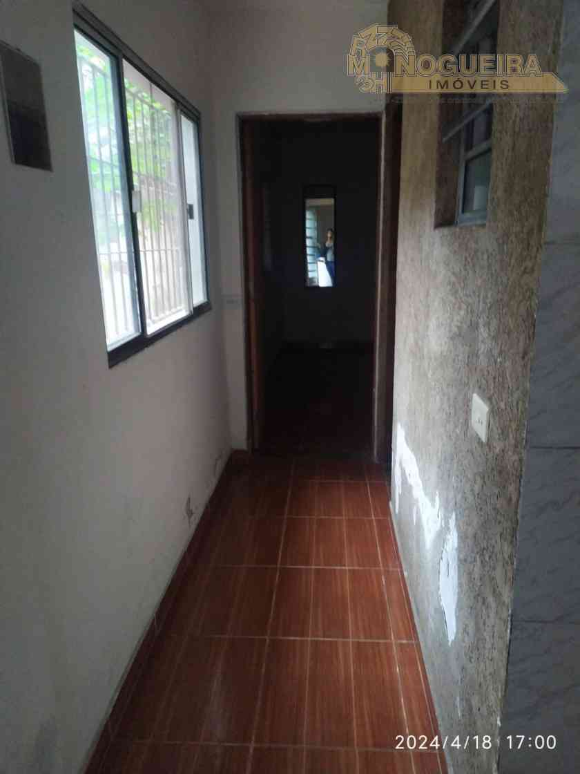 Sobrado no Parque Uirapuru com 4 dormts sendo 1 suíte, 2 vagas