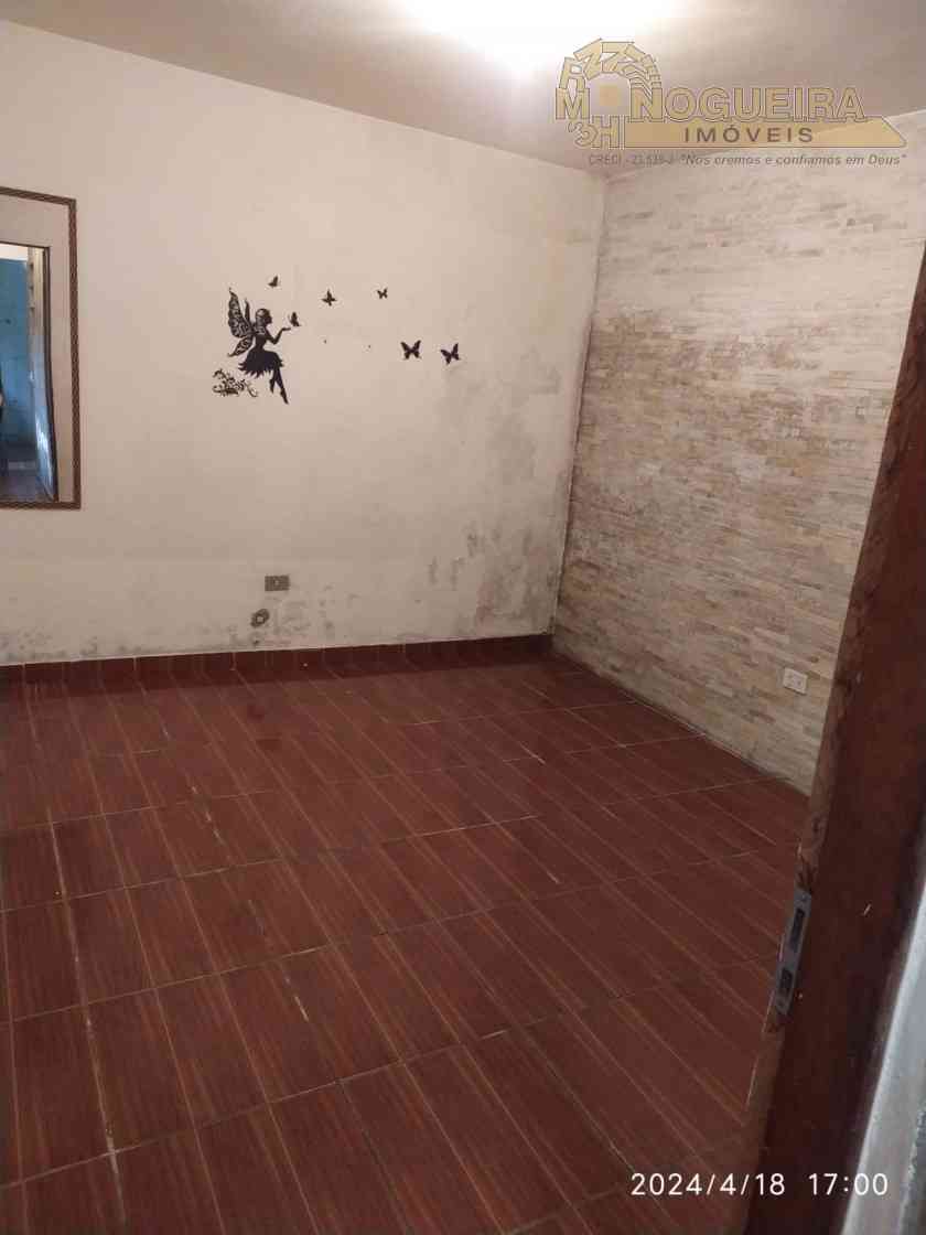 Sobrado no Parque Uirapuru com 4 dormts sendo 1 suíte, 2 vagas