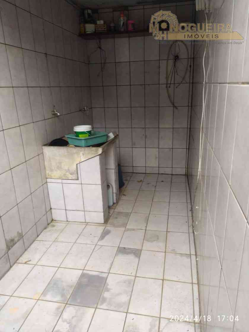 Sobrado no Parque Uirapuru com 4 dormts sendo 1 suíte, 2 vagas