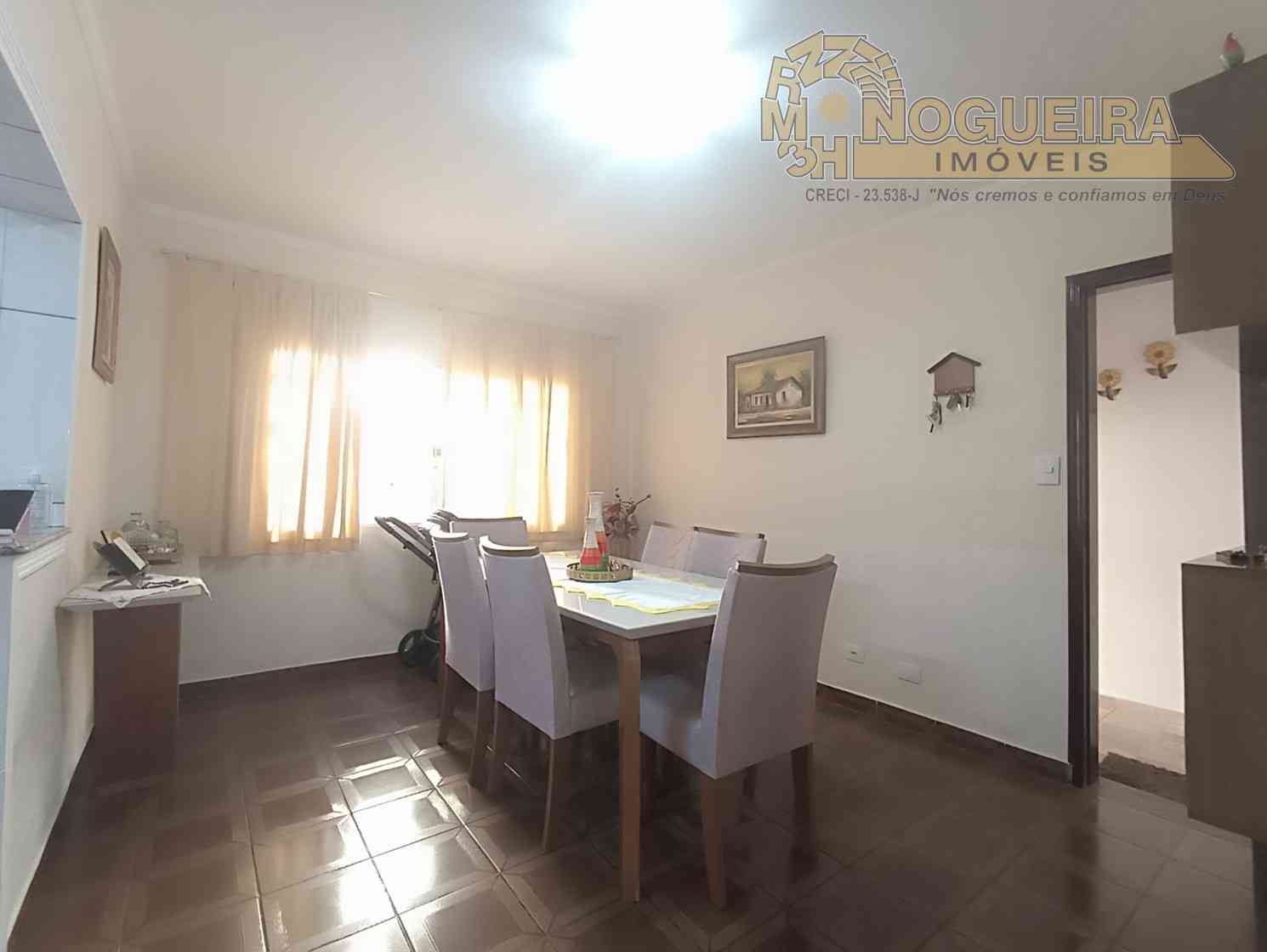 Sobrado a venda com 4 dormitórios