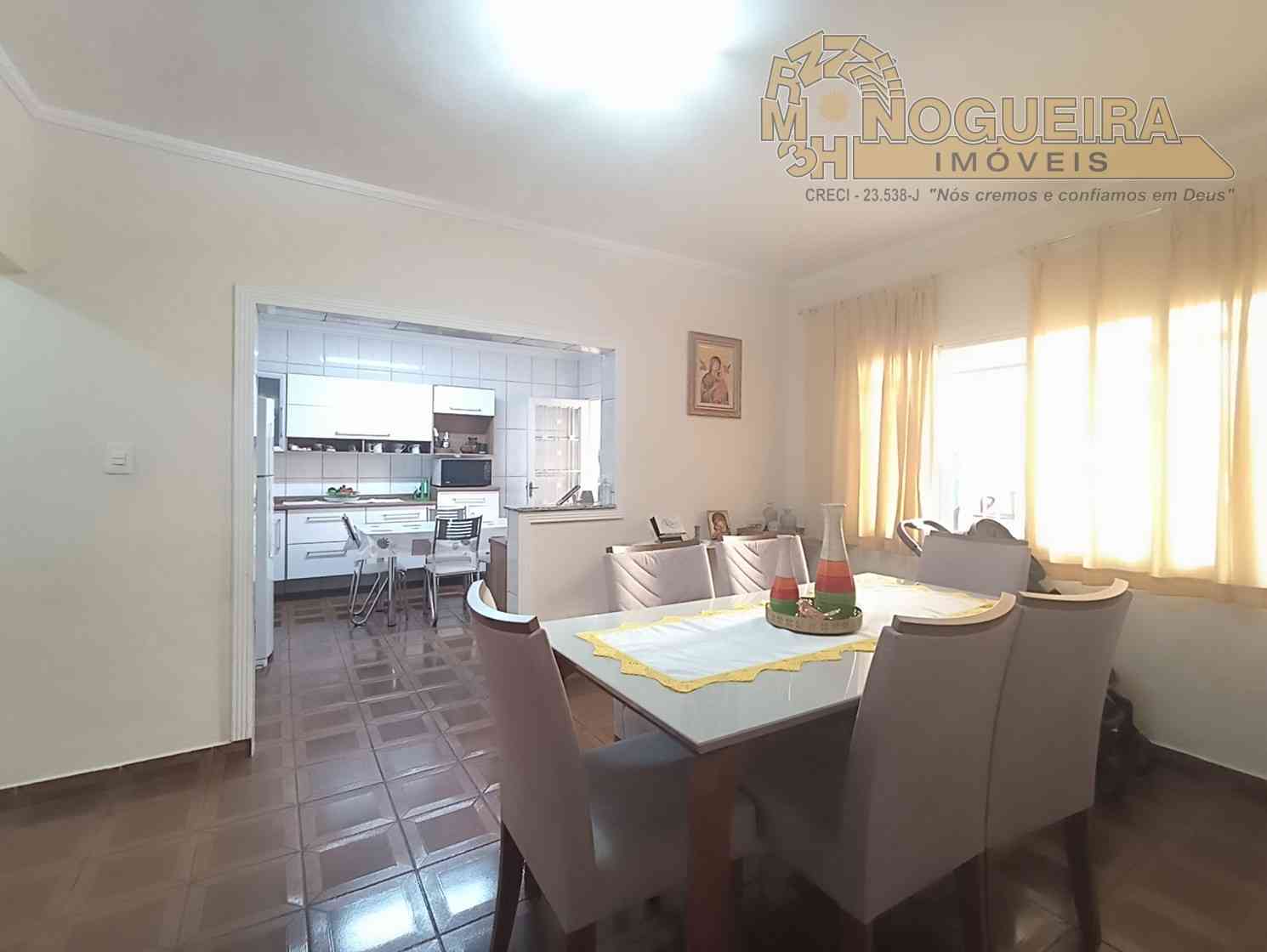 Sobrado a venda com 4 dormitórios