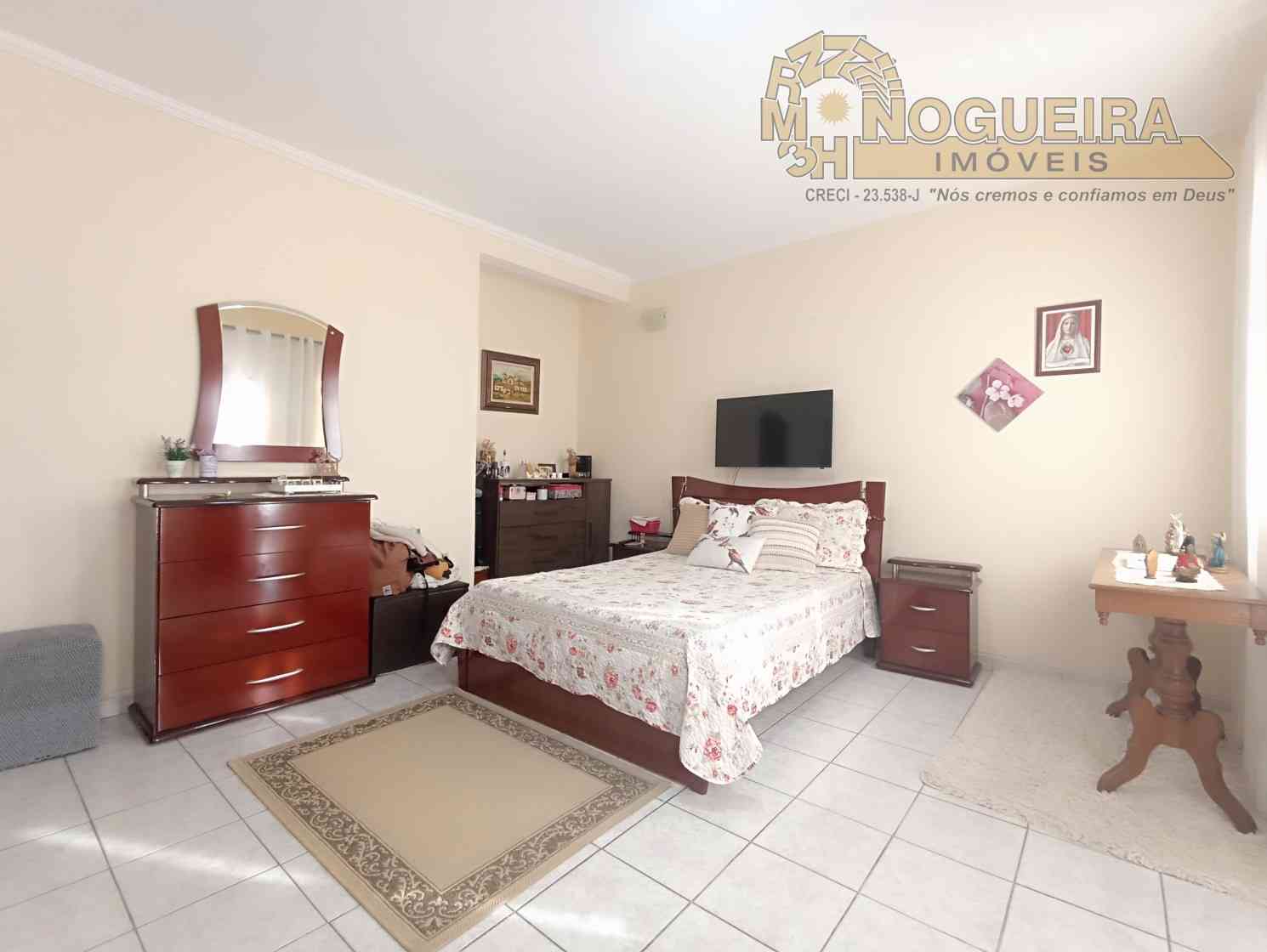 Sobrado a venda com 4 dormitórios