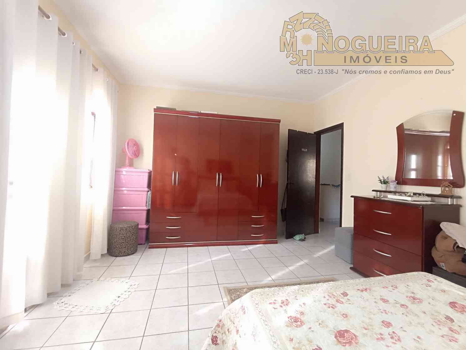 Sobrado a venda com 4 dormitórios