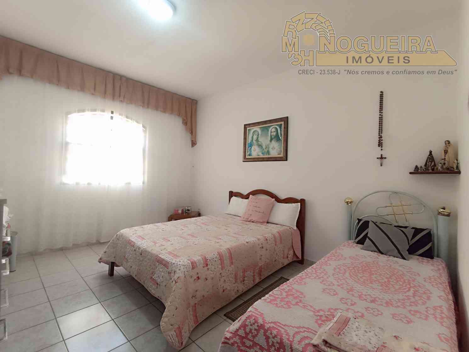 Sobrado a venda com 4 dormitórios