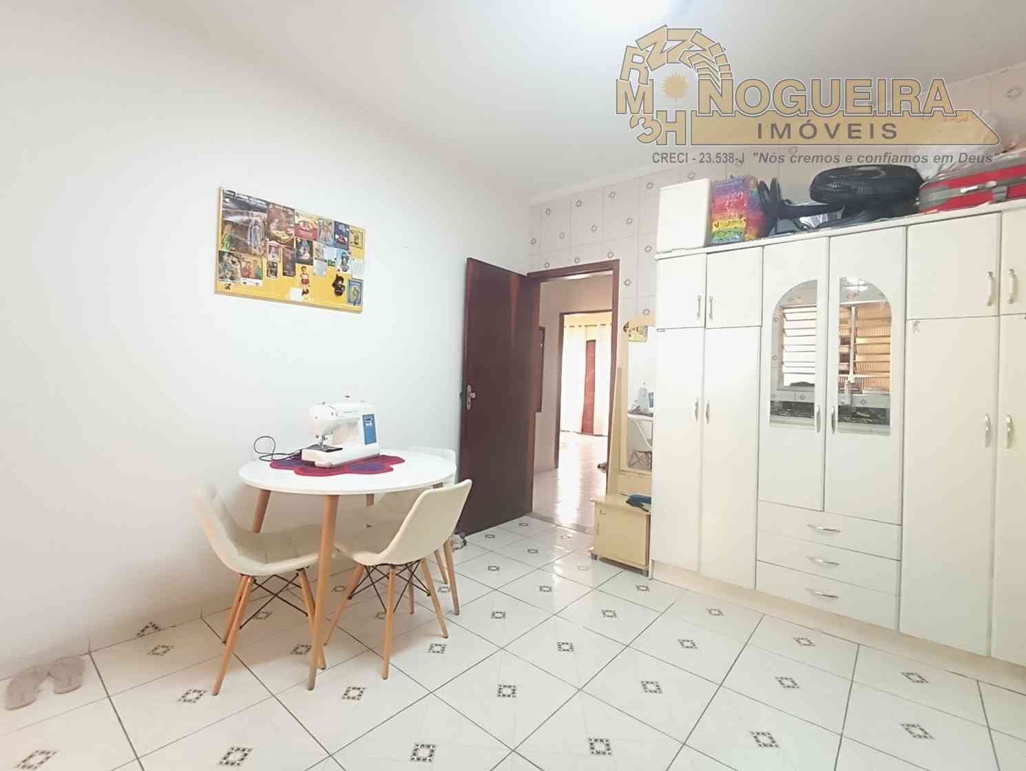 Sobrado a venda com 4 dormitórios