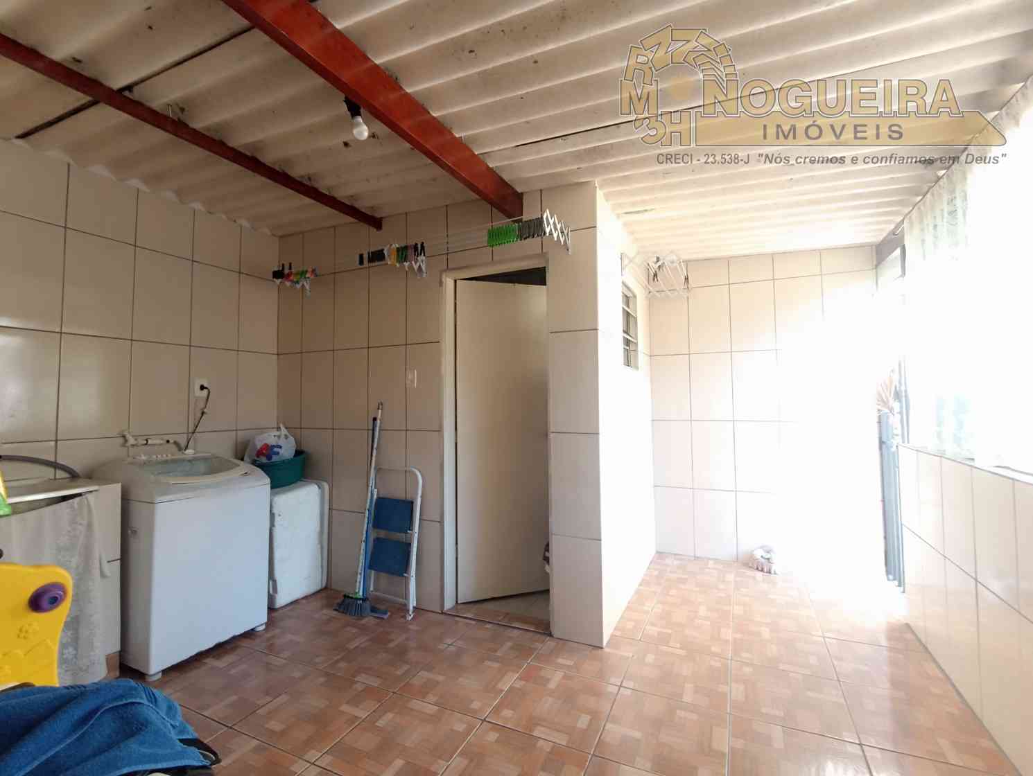 Sobrado a venda com 4 dormitórios